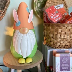 Scentsy Warmer “gnome for Easter”